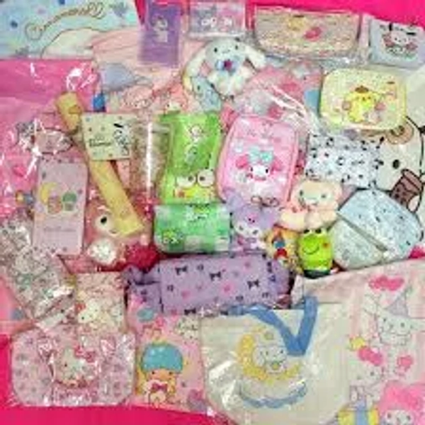 Kawaii mystery box| cute Sanrio gift box| kuromi hello kitty cinnamoroll plush stationery box| surprise gifts| accessories| Japan box