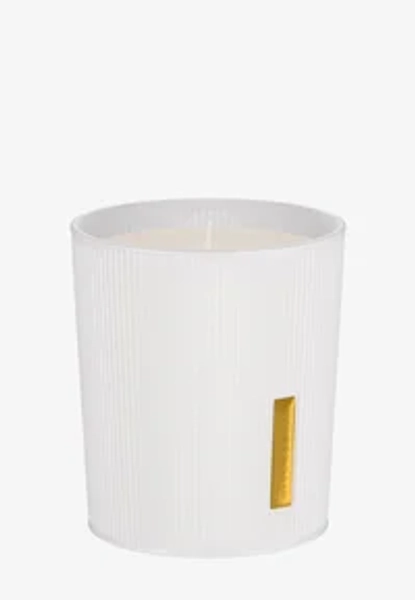 SCENTED CANDLE - THE RITUAL OF KARMA - DELICATELY SWEET - LOTUS & WHITE TEA - Tuoksukynttilä
