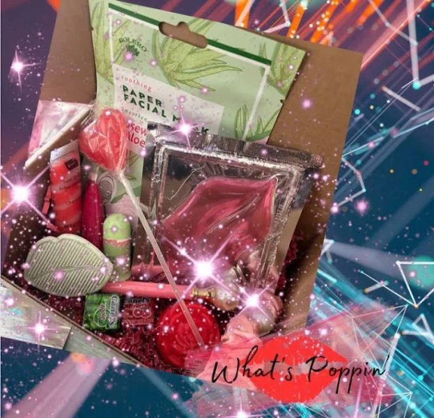 Mystery Scoop Lip Gloss and Beauty Bundle tween birthday gift with freebie