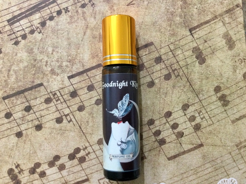 Goodnight Kiss Perfume Oil: 1920s Art Deco, Apple Plum Scent