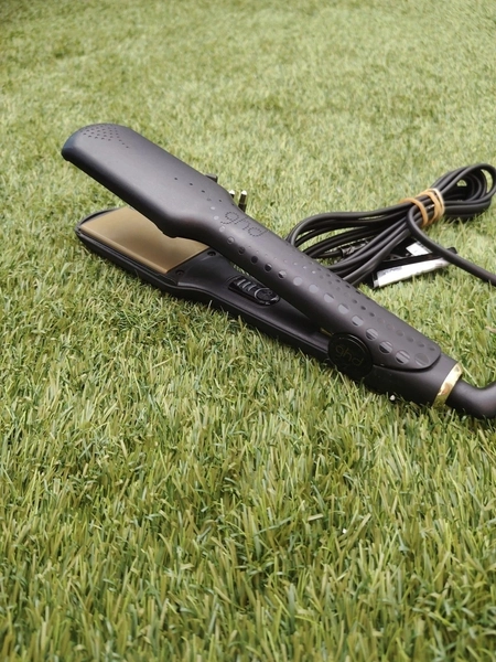GHD Max Wide Plate Hair Straightener Ceramic Styler – UK Plug, Used