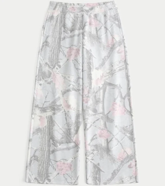 Hollister Women's Baggy Camo Sweatpants
