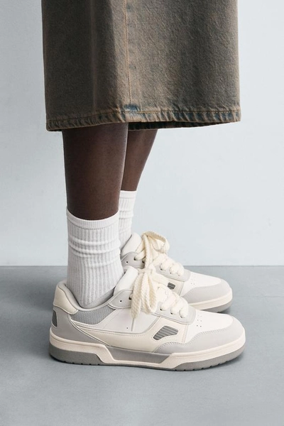 SKATE SNEAKERS