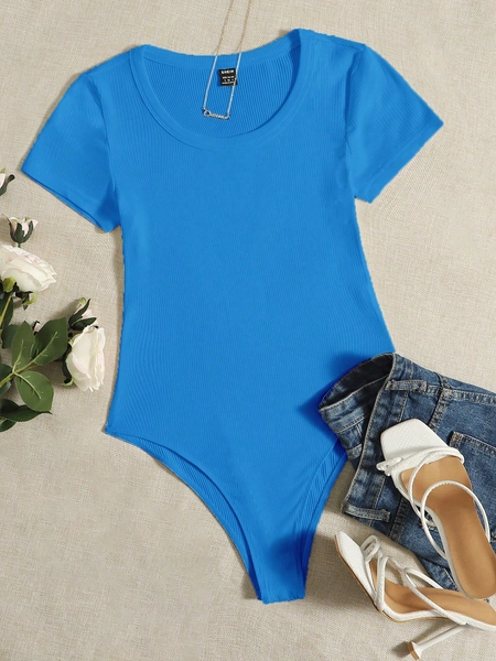 SHEIN EZwear Solid Scoop Neck Tee Bodysuit