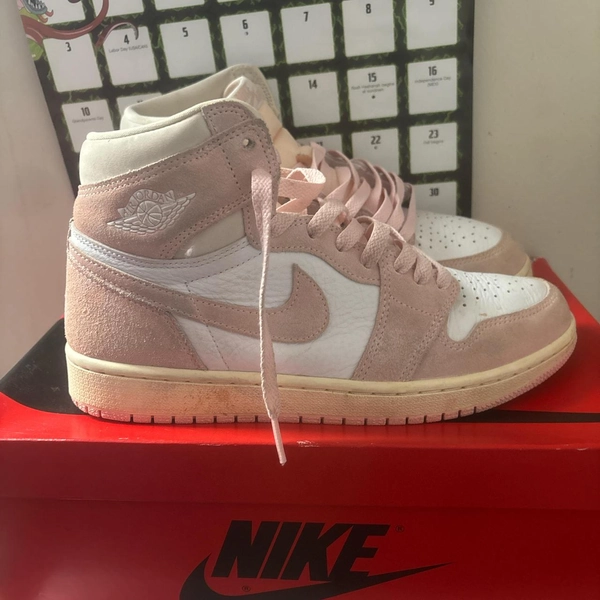 Nike Air Jordan 1 Retro High OG 'Pastel Pink'...