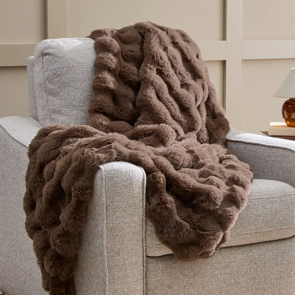 Better Homes & Gardens Brown Basket Bubble Faux Fur Oversized Throw, 50" x 72" - Walmart.com