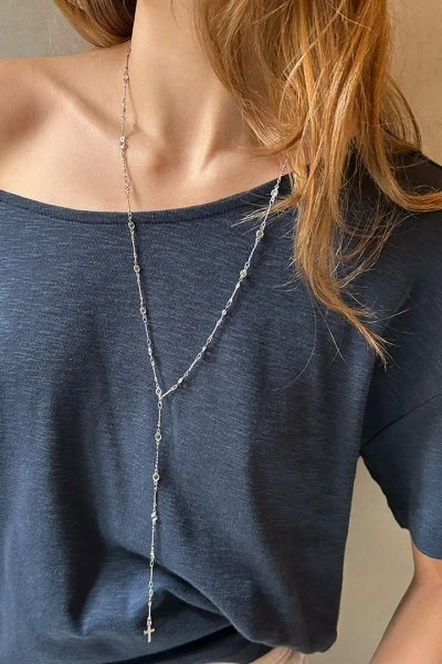 Lange Halskette mit Kreuz
