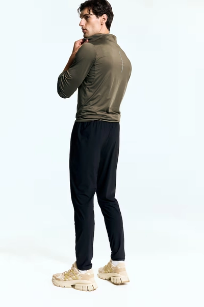 Slim-Fit Sports Pants with DryMove™ - green