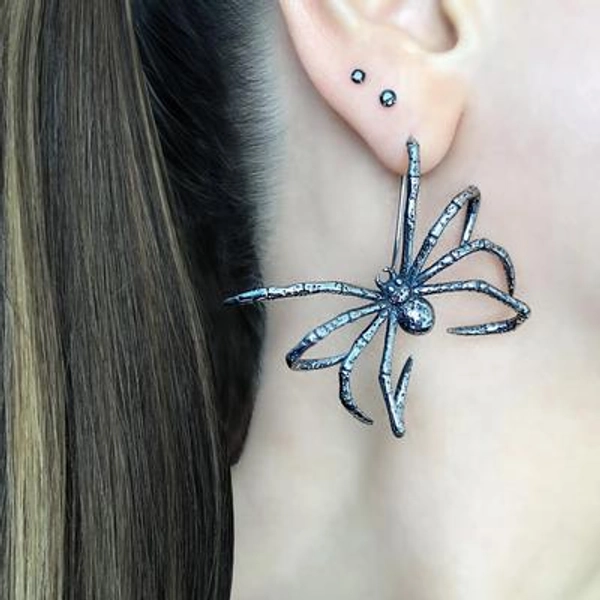 Spider earring, Black spider earring, Large Spider earrings, gothic earrings, gothic jewelry, halloween jewelry, gift