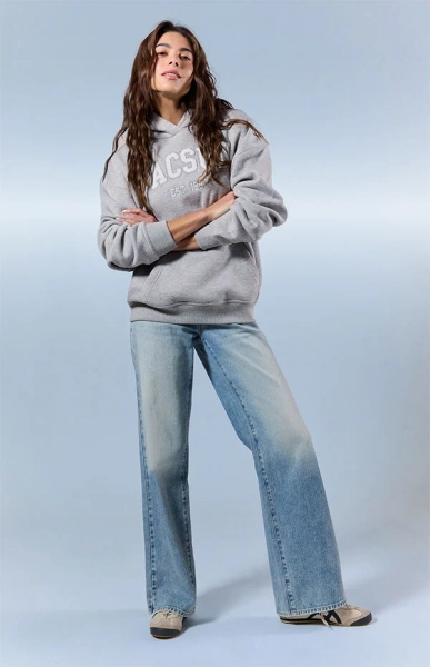 Zoe Low Rise Girlfriend Jeans Light Blue
