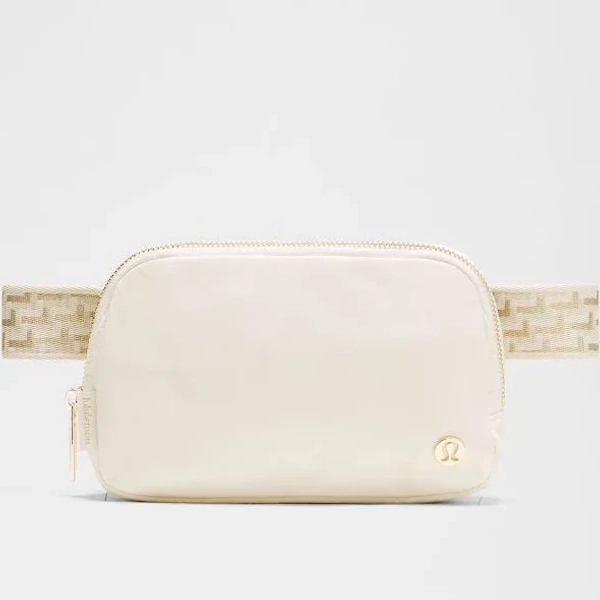 Lululemon Everywhere Belt Bag