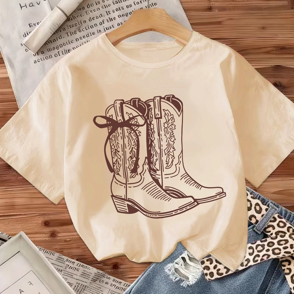1pc Round Neck Short Sleeve Tee with Vintage Sketch Style Cowboy Boot Single Graphic Print, Line art western footwear design with subtle worn retro shading details - Suitable for casual daily outings, weekend hangouts, school activities, family gatherings, outdoor strolls, holiday trips and everyday relaxed dressing occasions