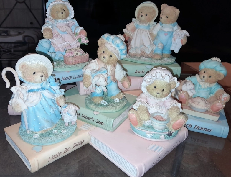 Cherished Teddies Nursery Rhyme Bookshelf Display Stand and 6 Characters