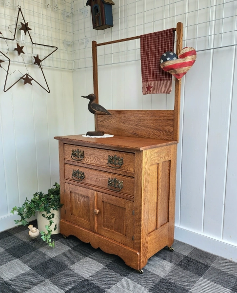 Antique Golden Oak Washstand, Victorian American Farmhouse Buffet Chest of Drawers Bathroom Vanity 29" high Including Casters