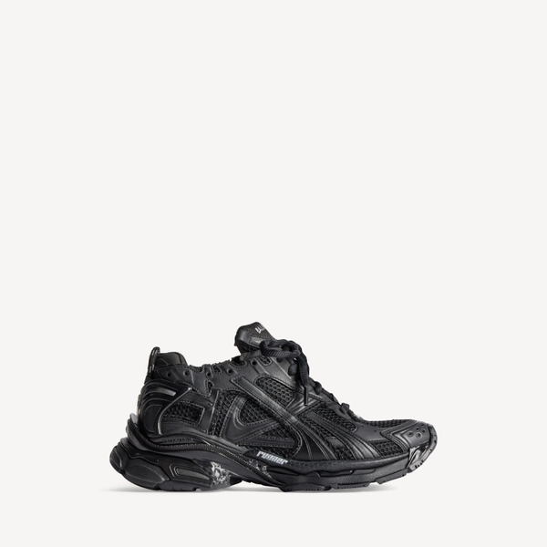 Men's Runner Sneaker in Black
