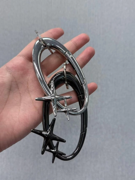 Y2K Chrome Carabiner Clip • Fashion Keychain For Keys & Bags • Aesthetic Grunge Punk Accessory • Practical Cute Gift Idea - Fashion clip