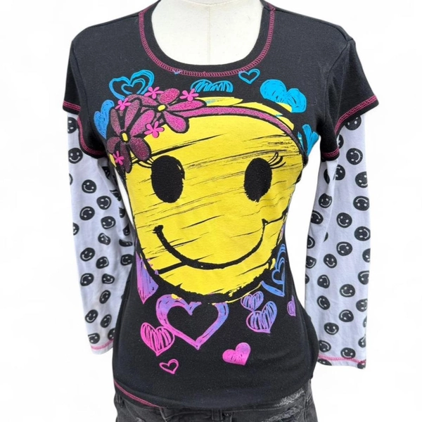 Cute y2K style smiley face top
Fits like XS/Small...