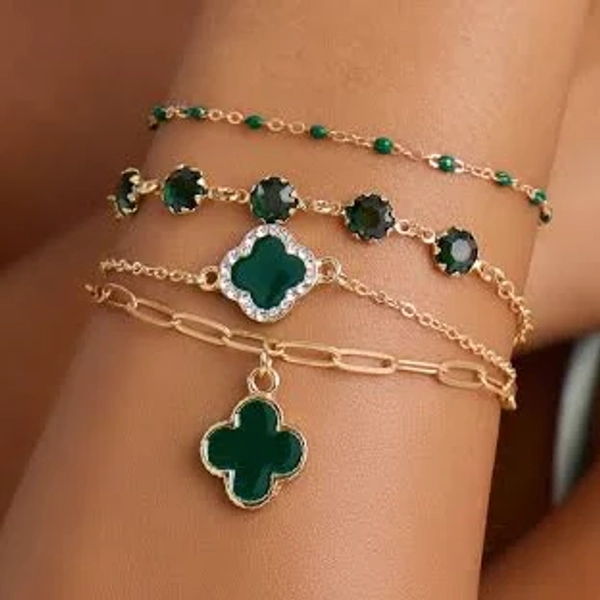 Fashion Nova Women's Timeless Clover Bracelet Set