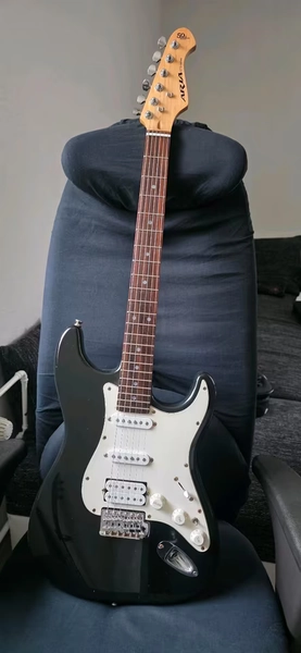 Reserviert • Gelöscht • 
        Aria STG 50th Anniversary Edition - E-Gitarre mit Tasche