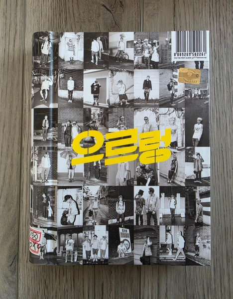 Exo The First Album Book  XOXO CD and Photocard