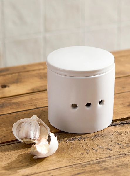 White garlic keeper