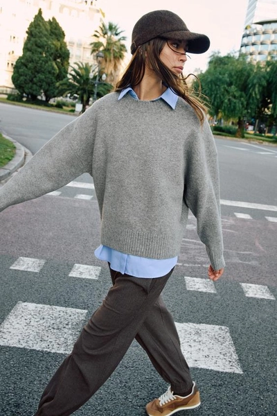 SOFT KNIT SWEATER