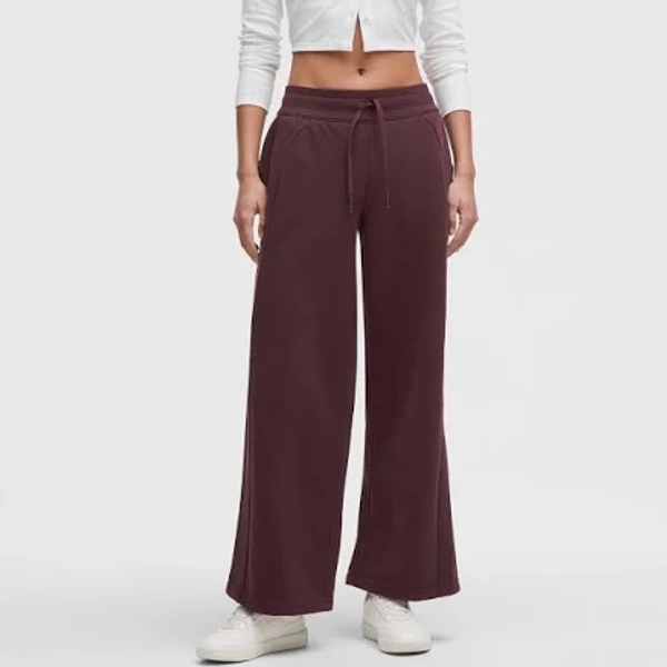 lululemon Women's Scuba Mid-Rise Wide-Leg Pant Short