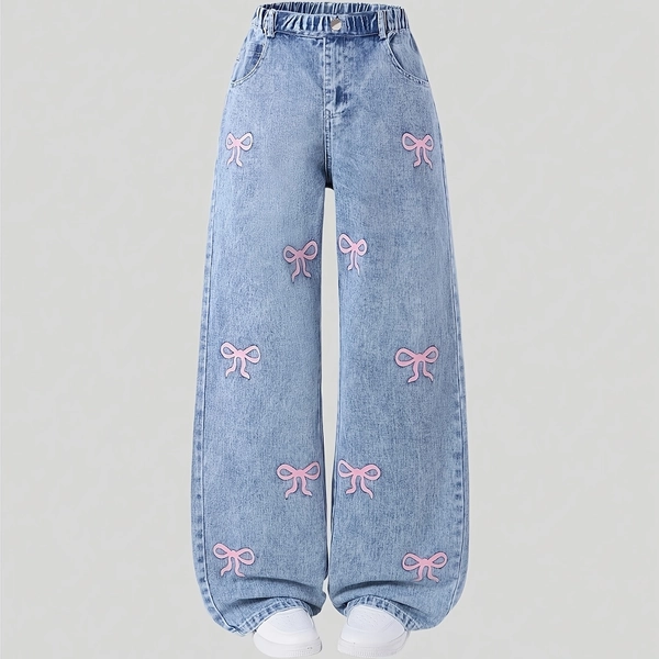 Girls' Jeans in Light Blue Washed Denim with Pink Bow Pattern, Sweet and Cute, Exuding Innocent Charm. Comfortable and Breathable, Suitable for All Seasons. Elastic Waistband for Easy Adjustment, Fits Children Aged 5-15. Perfect for Casual Daily Wear