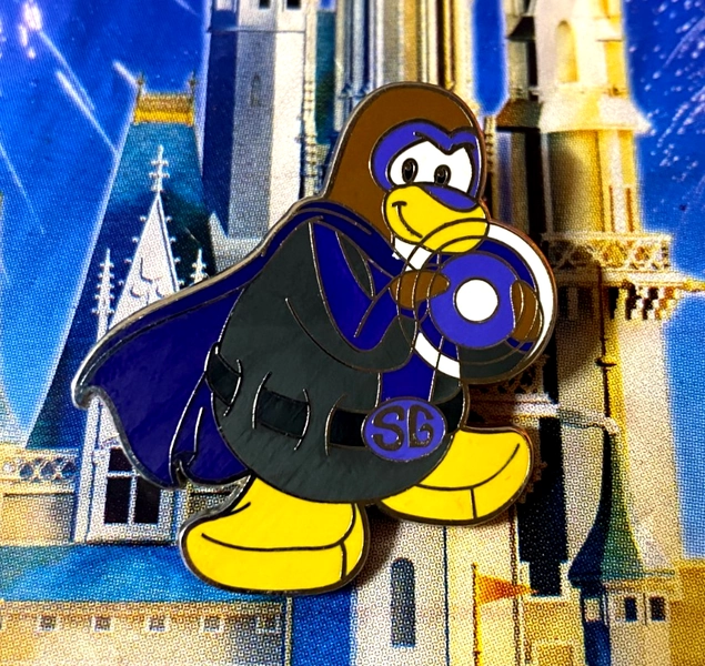 🐧 2012 Disney Club Penguin Super Hero Costume Pin Penguin Puffles Superhero Pin
