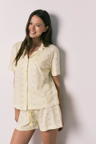 Pijama corta camisera de algodón amarillo