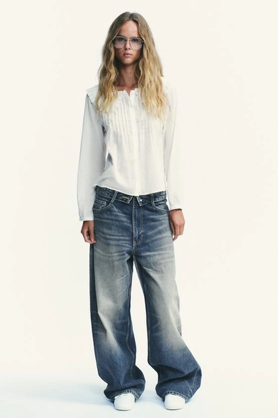 EMBROIDERED PETER PAN COLLAR SHIRT