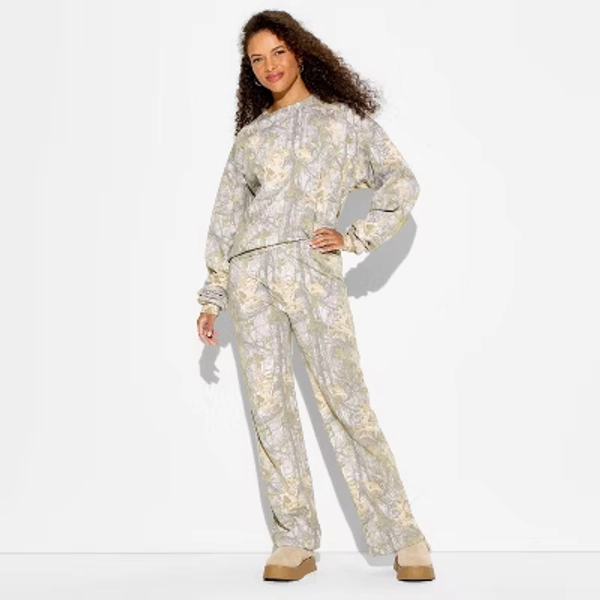 Women's Wide Leg Fleece Graphic Sweatpants - Camo S