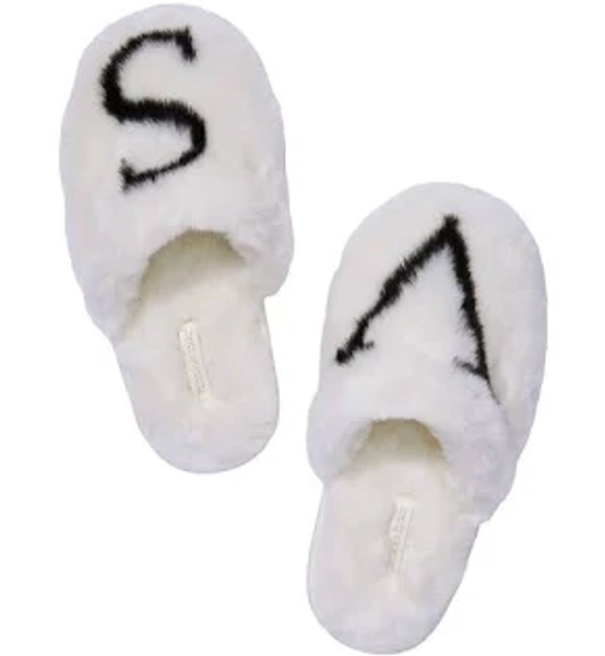 Victoria Secret Vanilla White Closed Toe Faux Fur Slippers
