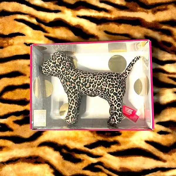 🎀 VS PINK Leopard print “Limited Edition” dog 🎀 | Pink dog, Pink leopard print, Vs pink