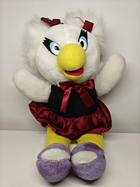 Vintage 1992 Helen Henny Chuck E. Cheese Plush ShowBiz Pizza Time