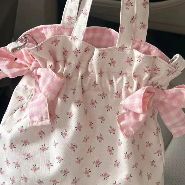 One New Floral Handbag, a Versatile Crossbody And Shoulder Bag with Ample Storage, Perfect for Commuting And Carrying Your Phone, Ideal for Summer Use, Designed for Women