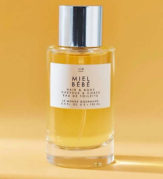 Le Monde Gourmand Hair & Body Mist in Gold at Urban Outfitters
