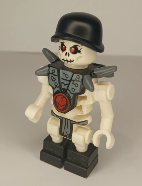 LEGO Ninjago Figure - Chopov (Skulkin) 'Armor, Helmet' - (njo0005).