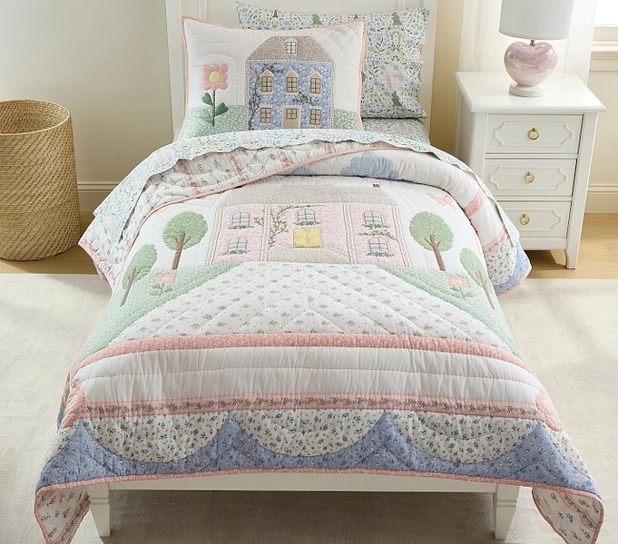 Dollhouse Wholecloth Quilt & Shams