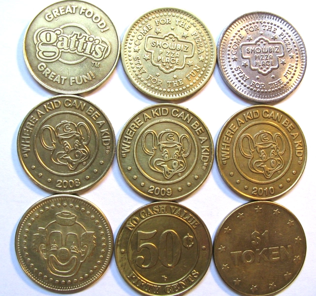 LOT OF 9 - CHUCK E CHEESE -SHOW BIZ -GATTIS PIZZA -COIN TOKENS AND MORE