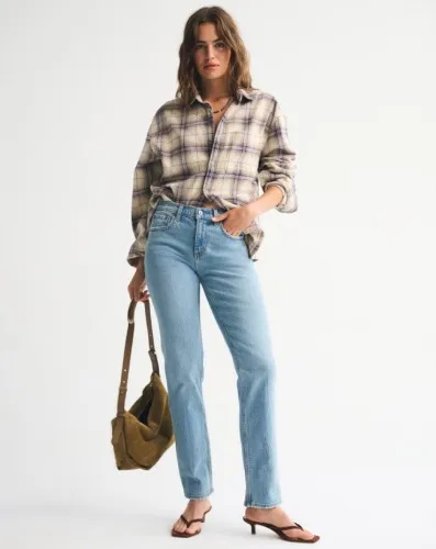 Mid Rise 90s Straight Jean