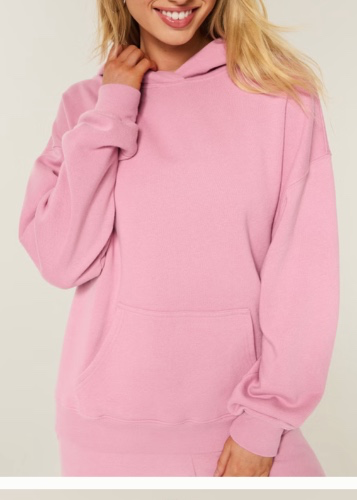 holister oversized hoodie -------  https://www.hollisterco.com/shop/us/p/hollister-feel-good-fleece-oversized-hoodie-60466339?categoryId=614330491&faceout=model&seq=18&afsource=social+proofing