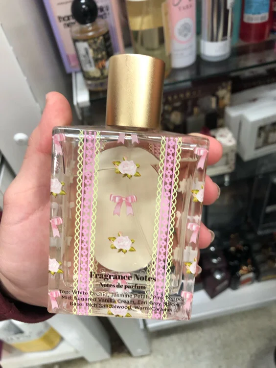 (top: white orchid, jasmine petals, pink pepper; mid: sugared vanilla cream, Earl Grey spice; base: rich sandalwood, warm musk - Google Search