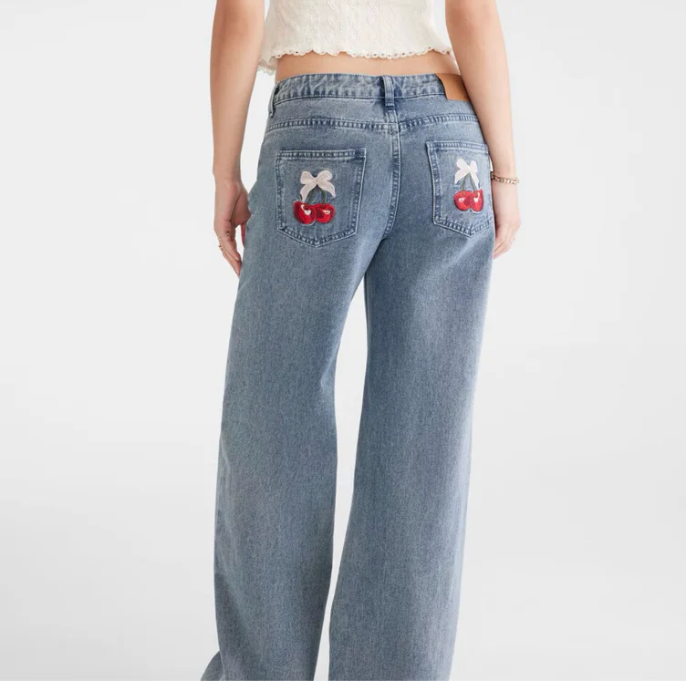 Low-Rise Baggy Wide Leg Cherry Pocket Jean