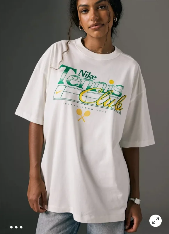 Nike Sportswear Tennis Club Graphic Oversized Tee