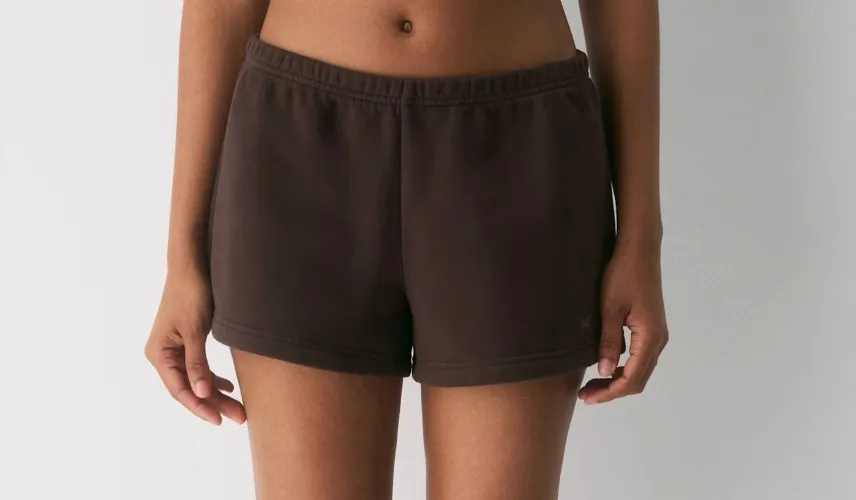 ARITZIA: Cozy Sweatfleece Boyfriend Lo-Rise Mini Short