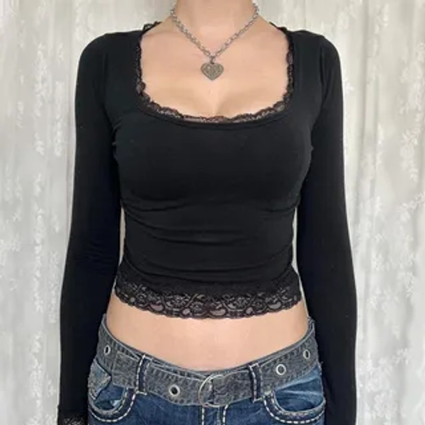 long sleeve lace trim crop top