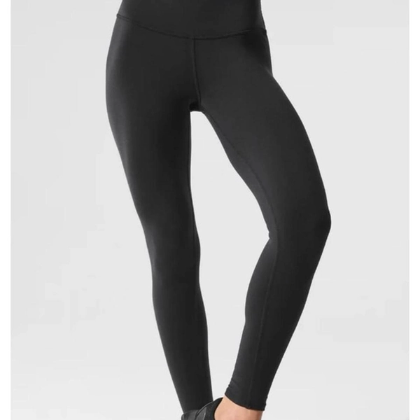 alo yoga high waist airbrush legging

Size women’s XS