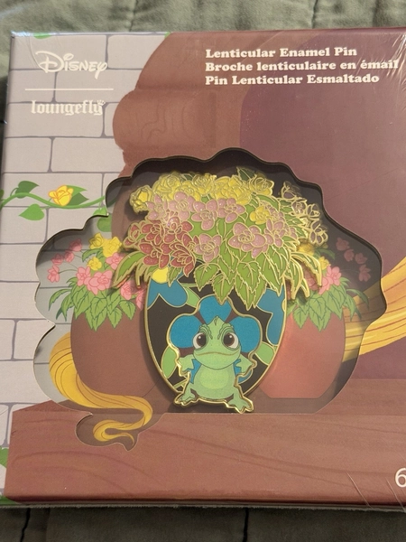 Loungefly Disney Tangled Pascal Flowers Lenticular Pin LE1700