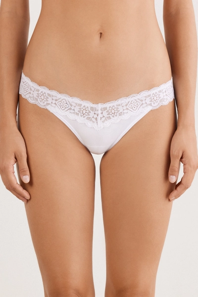 Brazilian-Slip im Stil der 80er-Jahre aus Spitze und Baumwolle